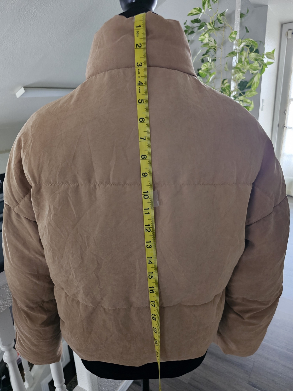 NWT Ci Sono Cropped Boxy Puffer Jacket in Taupe - Picture 11 of 15